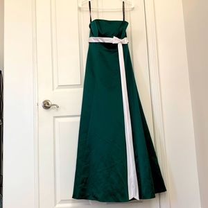 Alfred Angelo rich green long dress. Size 0.